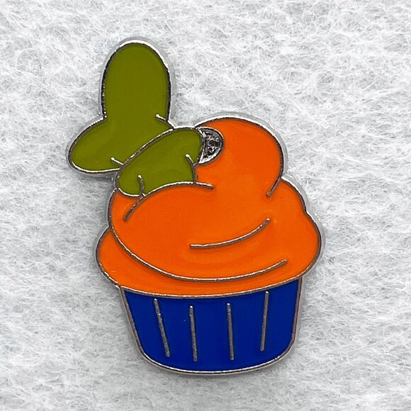 🔮 5/$25 Disney Goofy Cupcake Pin - Picture 1 of 2